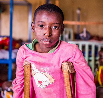 A young Burundian heals in a hospital ward that may house up to three patients per bed. In the boy’s entire country, outside the capital city the only treatment for leg fractures is at Kibuye Hope Hospital. The L’Chaim Prize will help doctors keeps more Burundians on their feet. 